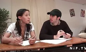 ویبراتور بیدمشک بچ جوان در جوراب شلواری است و جریانی از لذت را به شما می عکس سکسی پسر مادر دهد