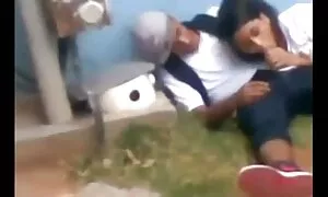یک دختر کوچک در گلف عکس های سکسی پسر سکسی پسر را با یک زبان حرفه ای شگفت زده کرد