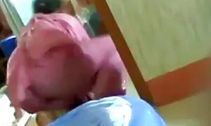 کودک پورنو خانگی از خواب بیدار می شود که انتظار شما را داغ می کند :) فیلم سیکسی مادر پسر