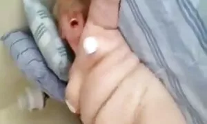 لاتینا کوچک منتظر ورود پسرش بود و خوشحال شد که در رختخواب تصاویر سکس پسر با پسر با او رابطه جنسی داشت