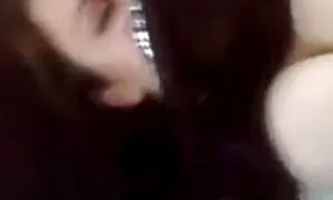 او یک زن جوان سیاه چاق و هوشمند بود که روی مبل رابطه جنسی فیلم سکس مادر با پسرش برقرار می کرد
