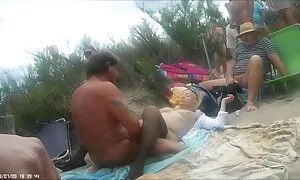 سبزه شیطان از لعنتی مقعد فیلم سیکسی مادر و پسر با مضراب شخص اول لذت می برد