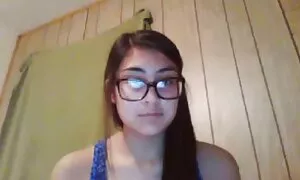 ستاره پورن درست بعد کلیپ سکس با پسر از استریپتیس می خورد